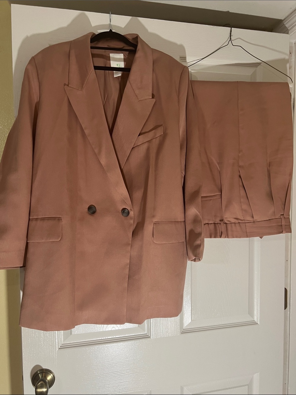 H&M Women's Two-Piece Suit Blazer and Pants in Dusty Rose